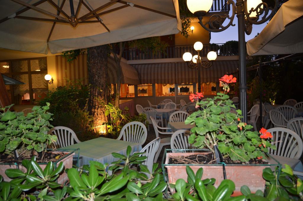 Hotel Monique Cervia Exterior foto