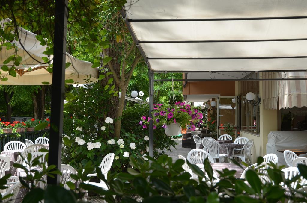 Hotel Monique Cervia Exterior foto