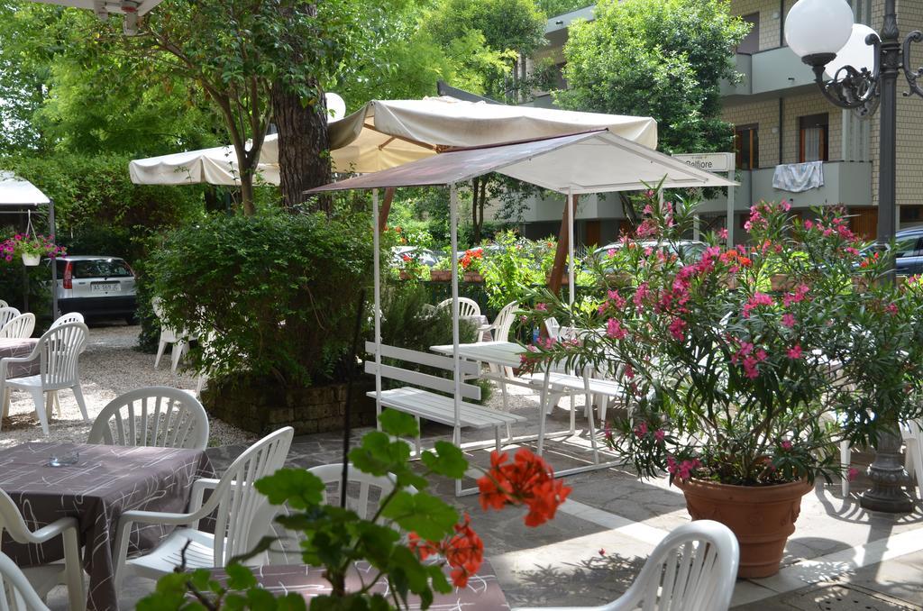 Hotel Monique Cervia Exterior foto